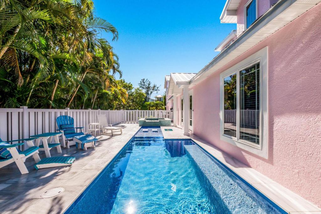 Little Pink Houses image