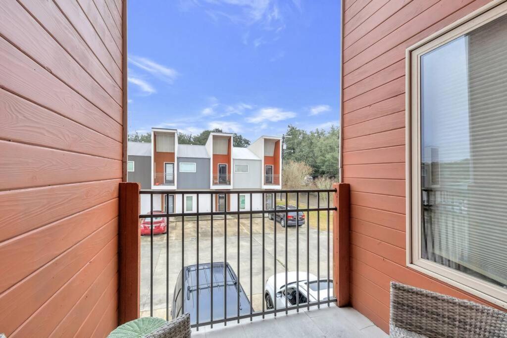 Cozy 2 Bed Townhome near the Hospital photo 1