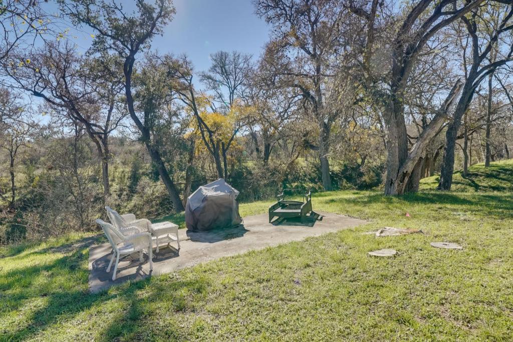 Cozy Bandera Cottage with Medina River Access! photo 1