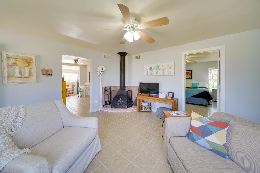 Cozy Bandera Cottage with Medina River Access! photo 3