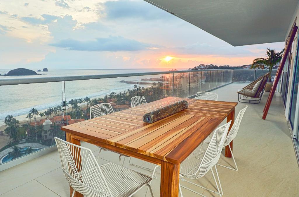 Luxury 3bdr Beachfront Condo, Peninsula Ixtapa photo 1
