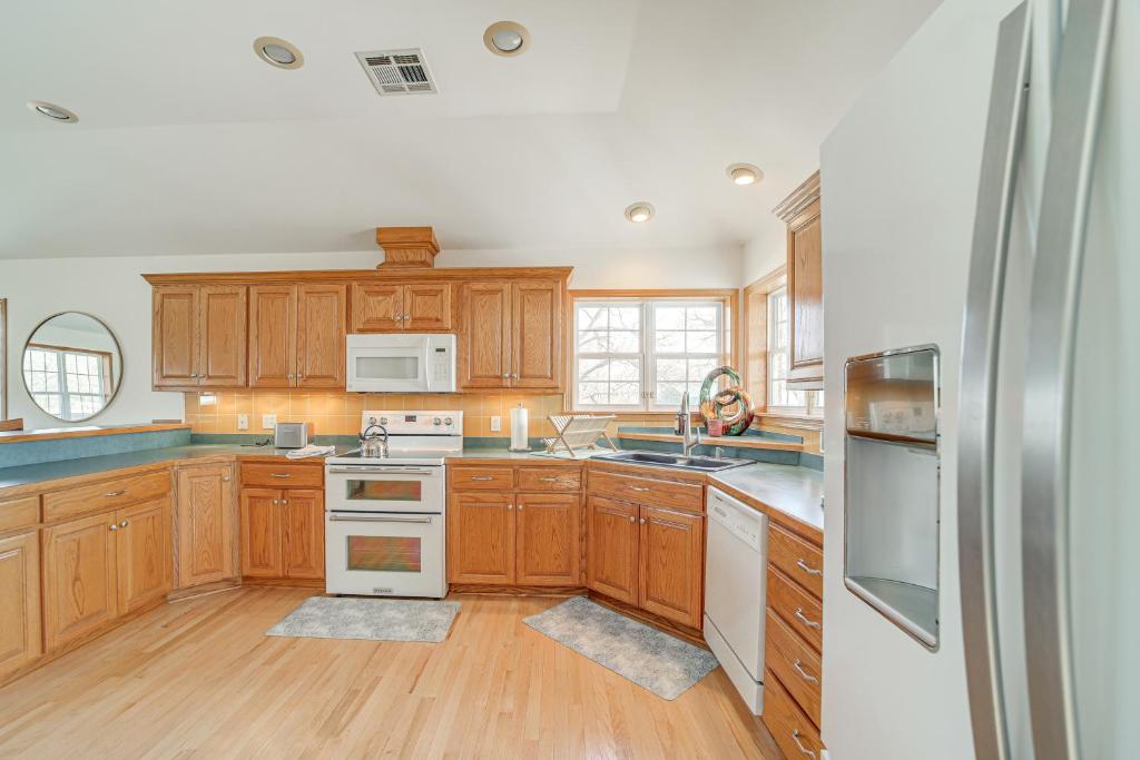 Family Home in Vinita with Fire Pit and Game Room! photo 1