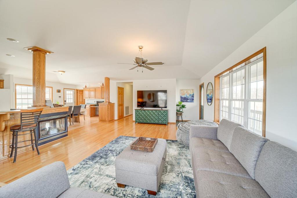 Family Home in Vinita with Fire Pit and Game Room! photo 4