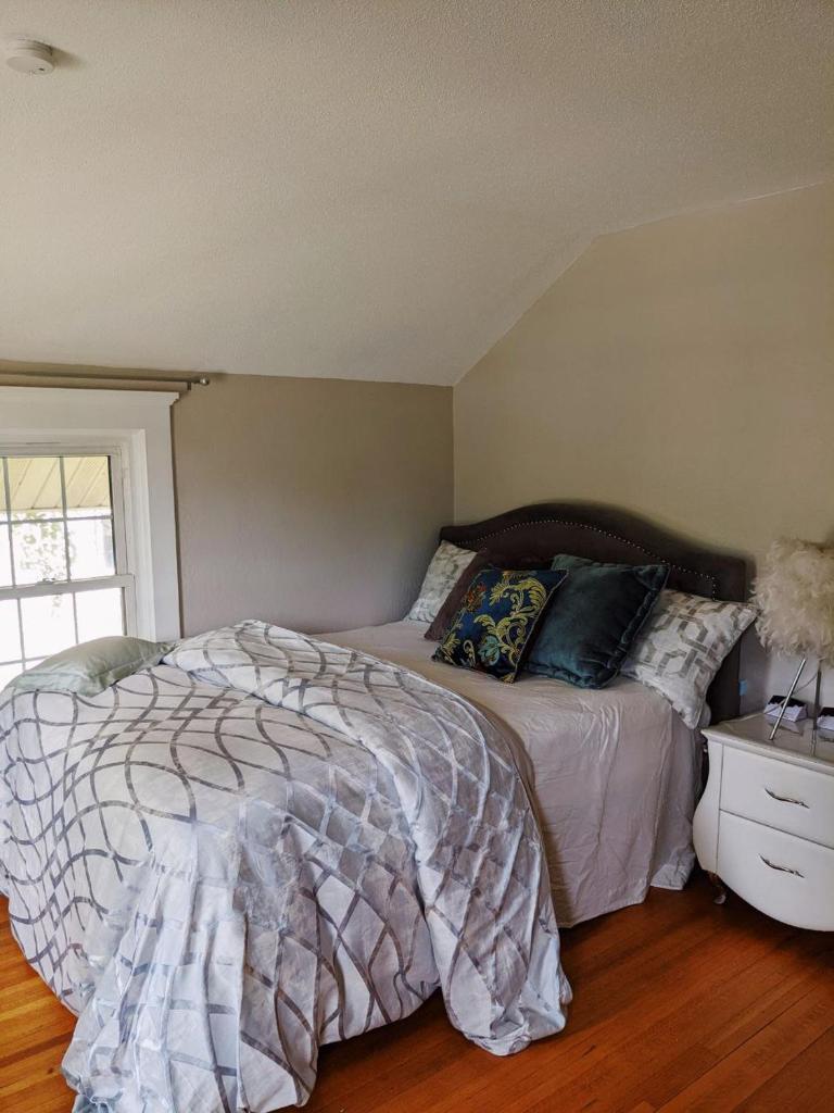 Magnolia LLC short term rentals private room on the second floor photo 1