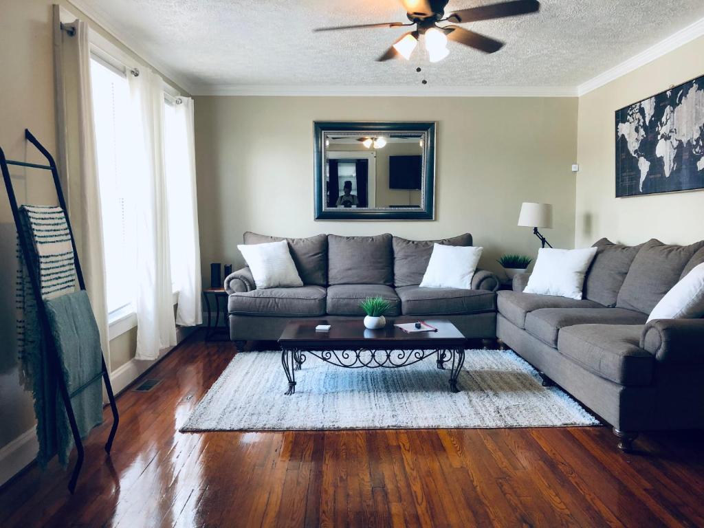 Cozy 2 bedroom 1 bath unit
