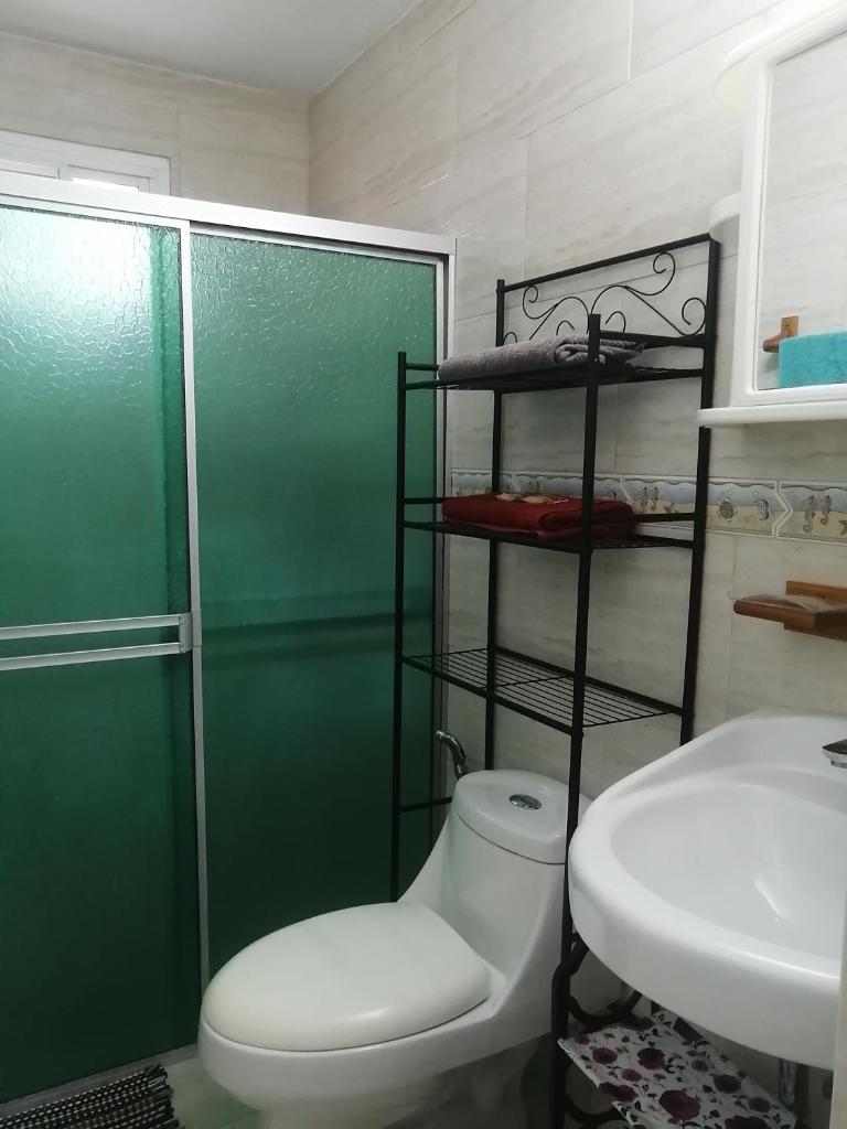 Cerca del aeropuerto HABITACIÓN INDEPENDIENTE CON BAÑO PRIVADO Área muy tranquila entre chanis y costa del este photo 4