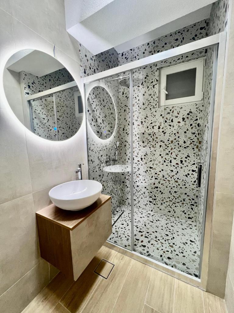 The ONE Suites- with terrace in City Center photo 2