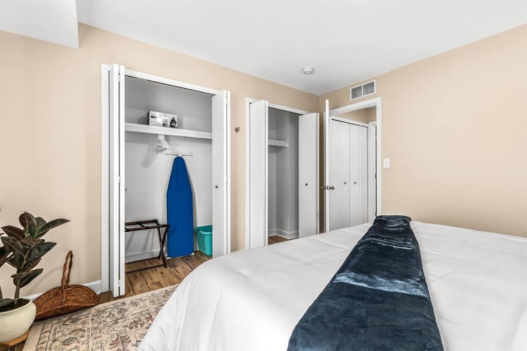 New! Spacious 1BR King Suite - Great Location photo 3