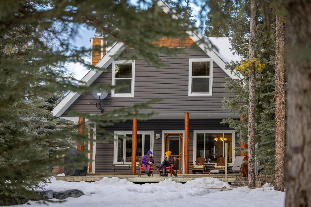 Nature's Getaway Mountain Resort- Cozy Bear Cabin photo 1