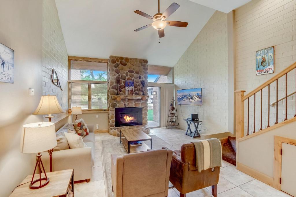 Park Avenue by All Seasons Resort Lodging image