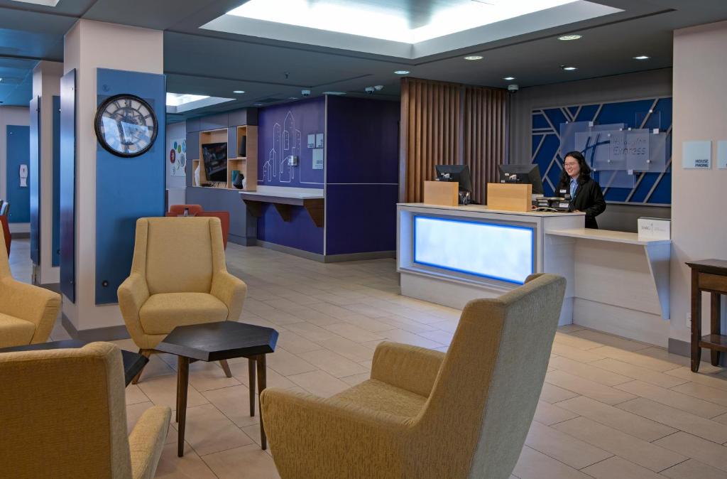 Holiday Inn Express Kamloops, an IHG Hotel photo 2