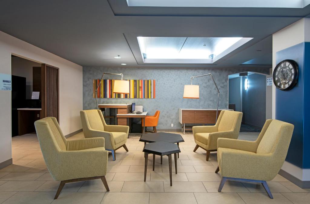 Holiday Inn Express Kamloops, an IHG Hotel photo 1