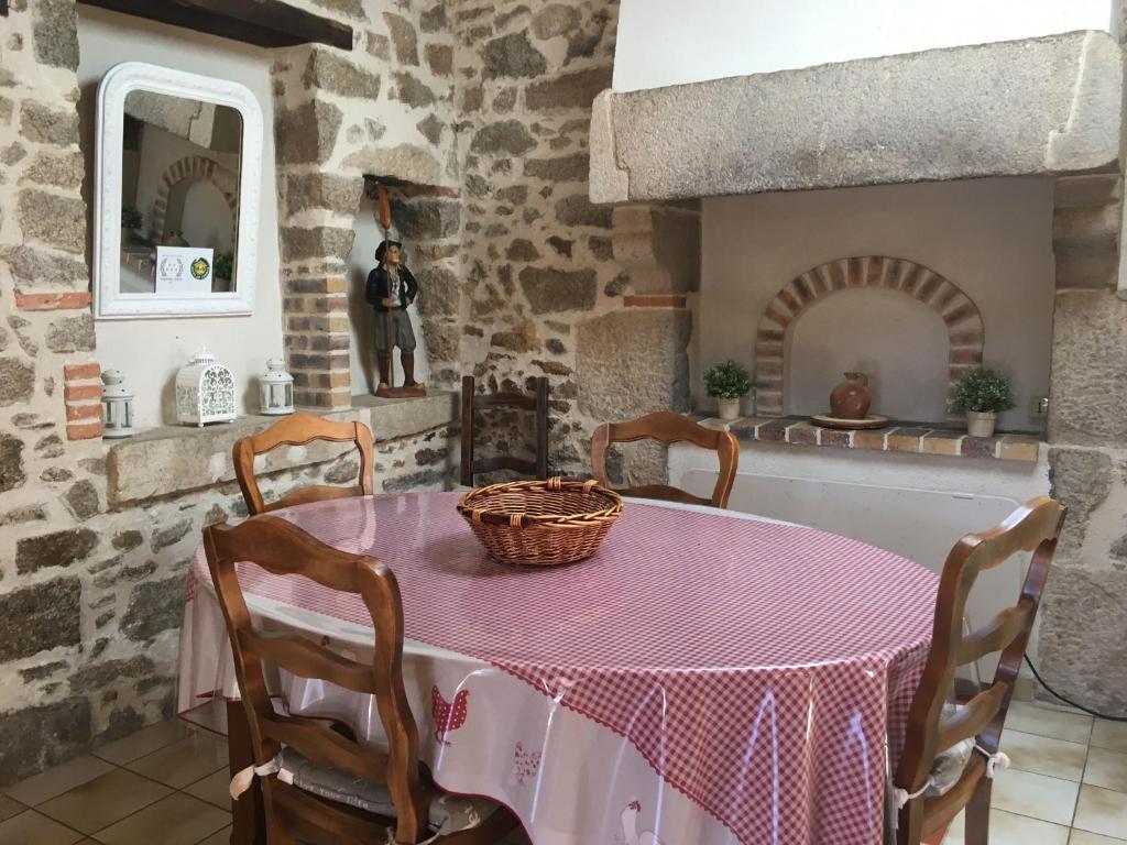 Gîte Saint-Michel-Mont-Mercure, 3 pièces, 4 personnes - FR-1-426-249 photo 1