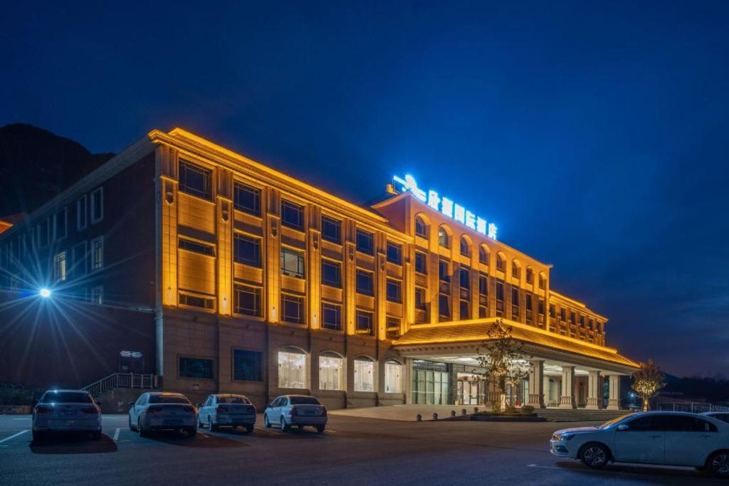 Huashan Xinyuan International Hotel photo 1