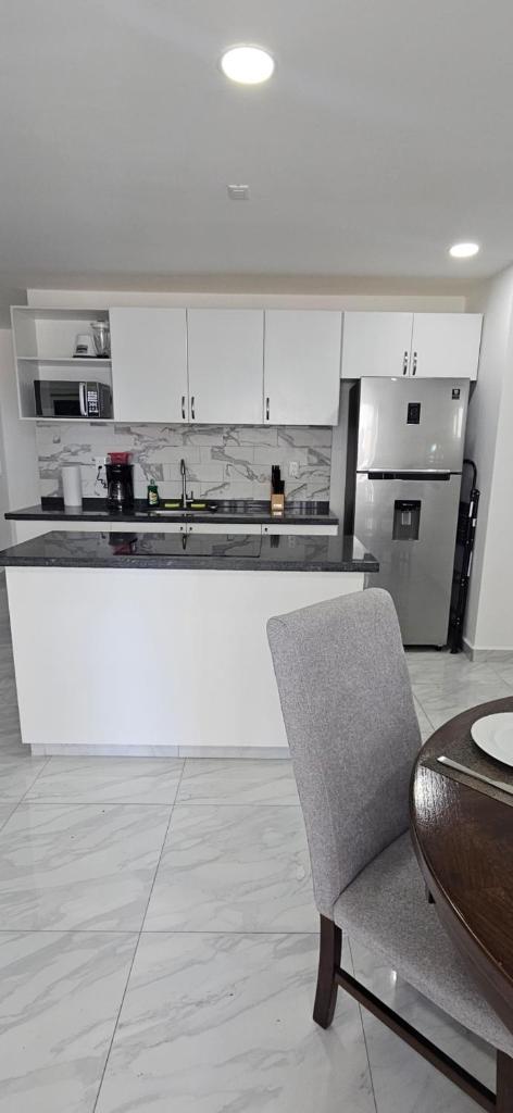 Elegant Condo in an Upscale Building photo 2