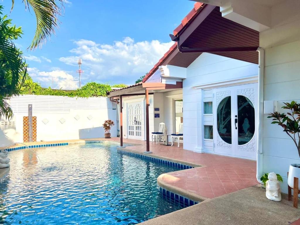 Pattaya Pool Villa39A 300 mater to beach gate exit