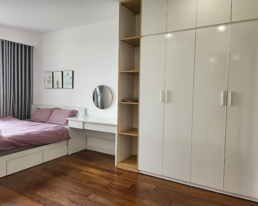 2 BR Vinhomes Dcapitale next to Charmvit Tower