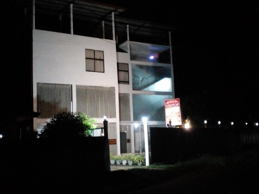 Vintop Hotel & Homestays Gampaha photo 1