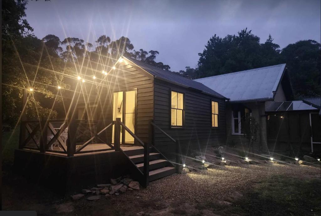 Daylesford - Frog Hollow Estate -THE COTTAGE - enjoy a relaxing and romantic night away in our gorgeous little one Bedroom ROMANTIC COTTAGE under the apple tree with water views photo 4