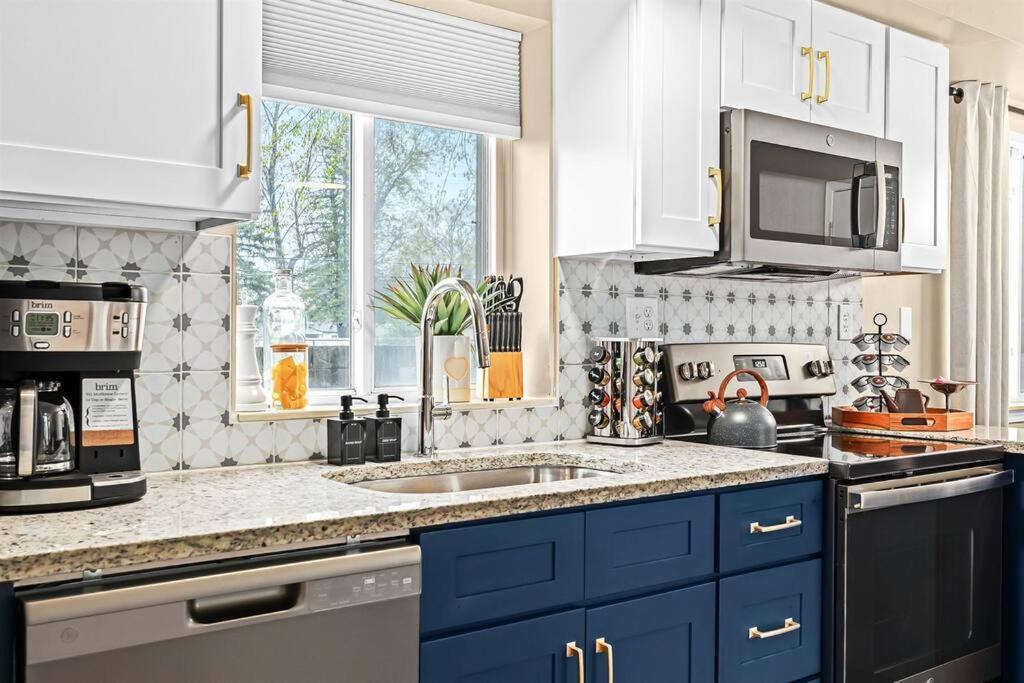 New! Pet-Friendly 1BR in the heart of Roseville! photo 1