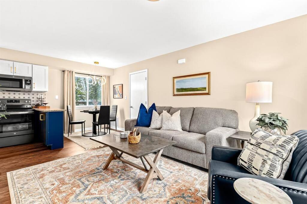 New! Pet-Friendly 1BR in the heart of Roseville! photo 4