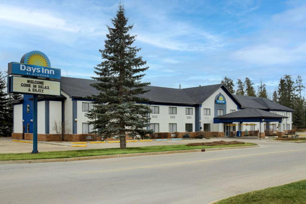 Days Inn by Wyndham Whitecourt photo 1