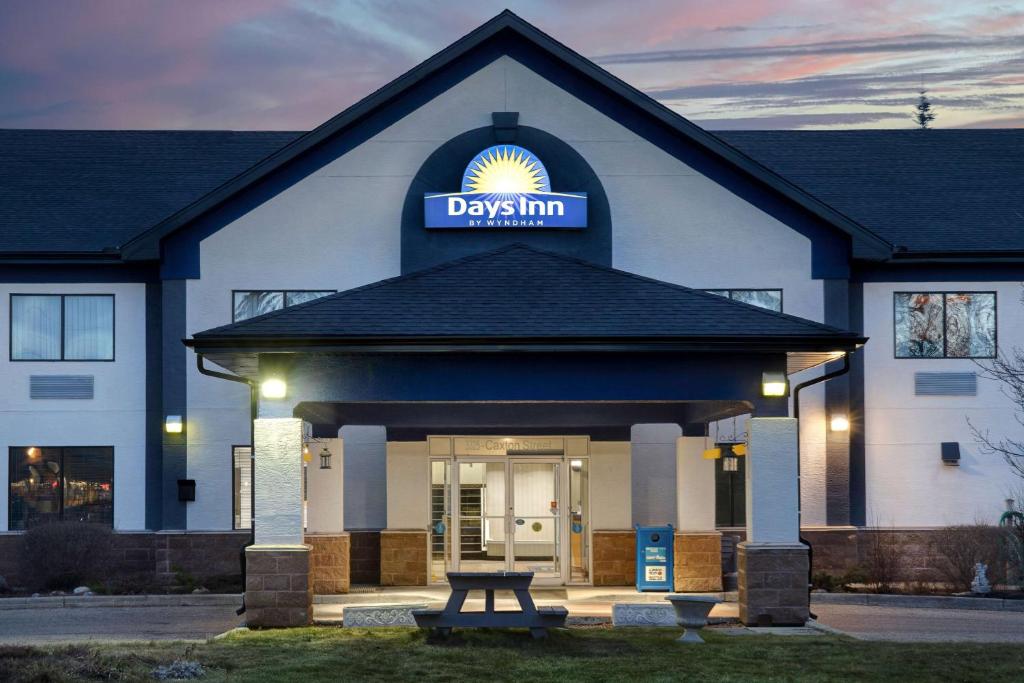 Days Inn by Wyndham Whitecourt photo 2