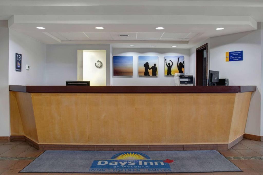 Days Inn by Wyndham Whitecourt photo 4