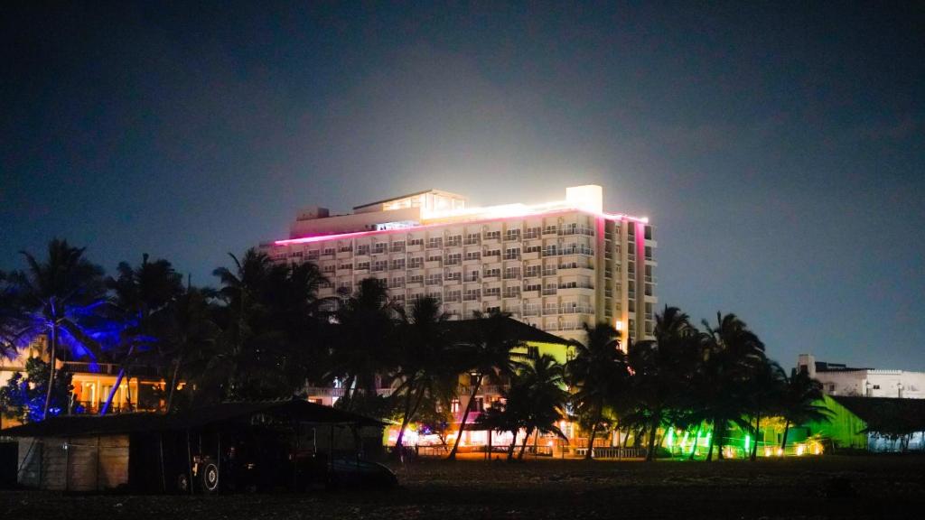 Ocean Breeze Hotel Residencies Luxury Studio Apartment - Negombo photo 2