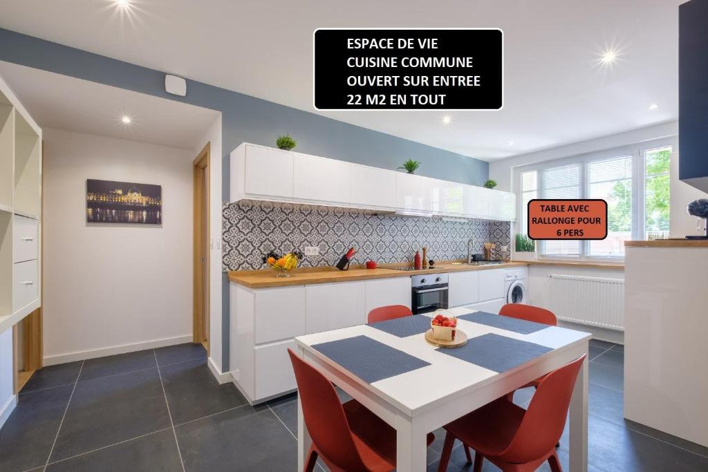 BEL APPARTEMENT 3 SUITES AVEC Wc SDO PRIVATIFS - CUISINE COMMUNE photo 3