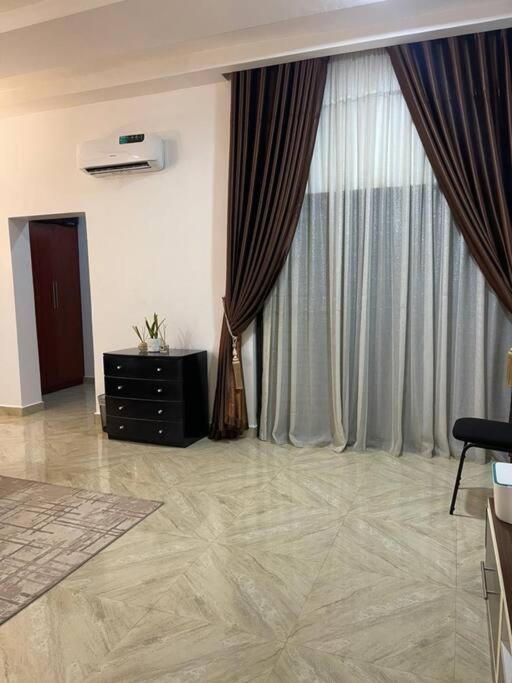 Luxe Serviced 1BR with Private Balconies photo 4