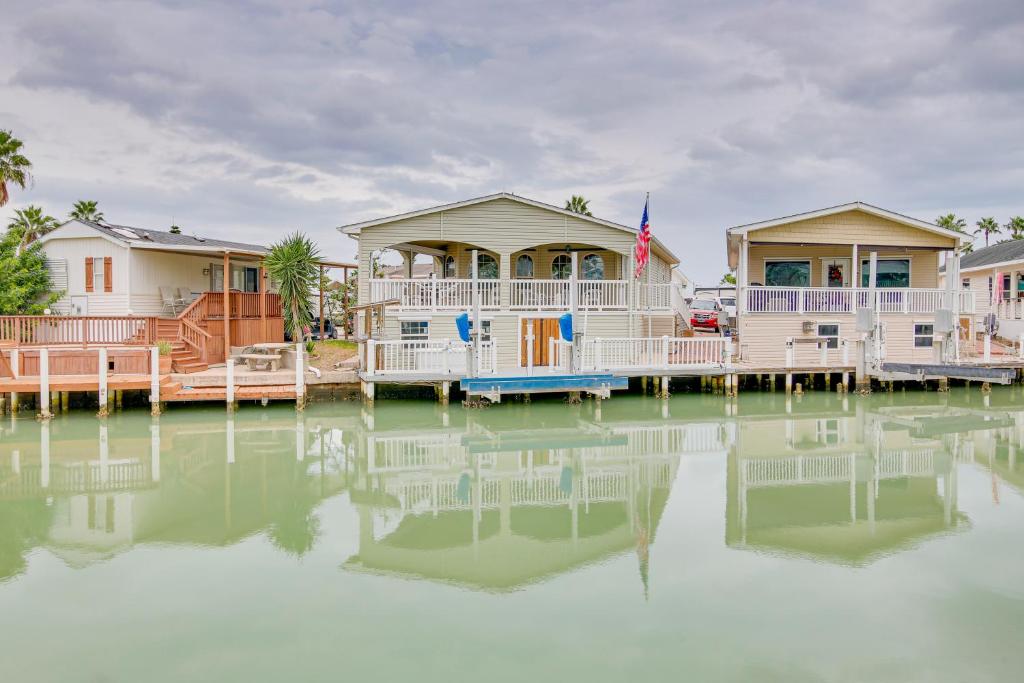 Canal-Front Port Isabel Cottage 5 Mi to Beach! photo 2