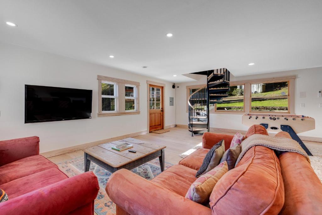 Mendocino Redwood Retreat - Sunrise Cottage photo 3