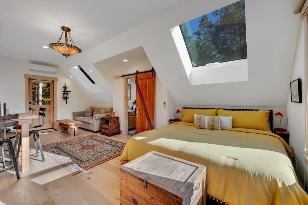 Mendocino Redwood Retreat - Sunrise Cottage photo 1