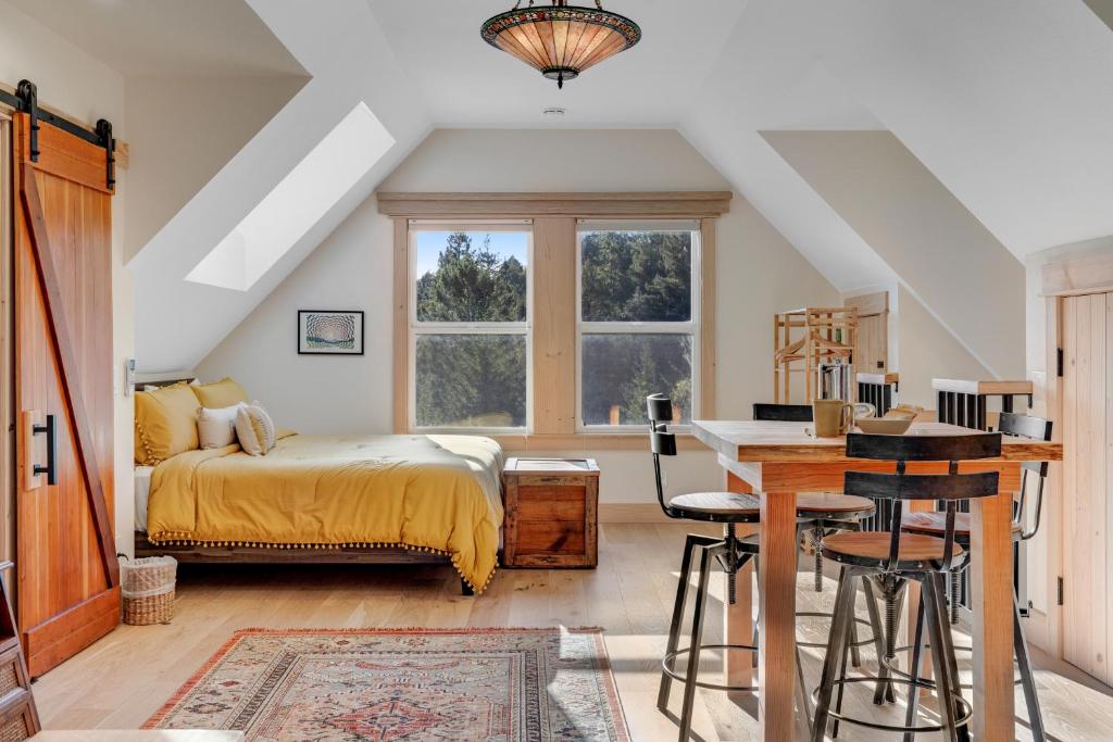 Mendocino Redwood Retreat - Sunrise Cottage photo 4