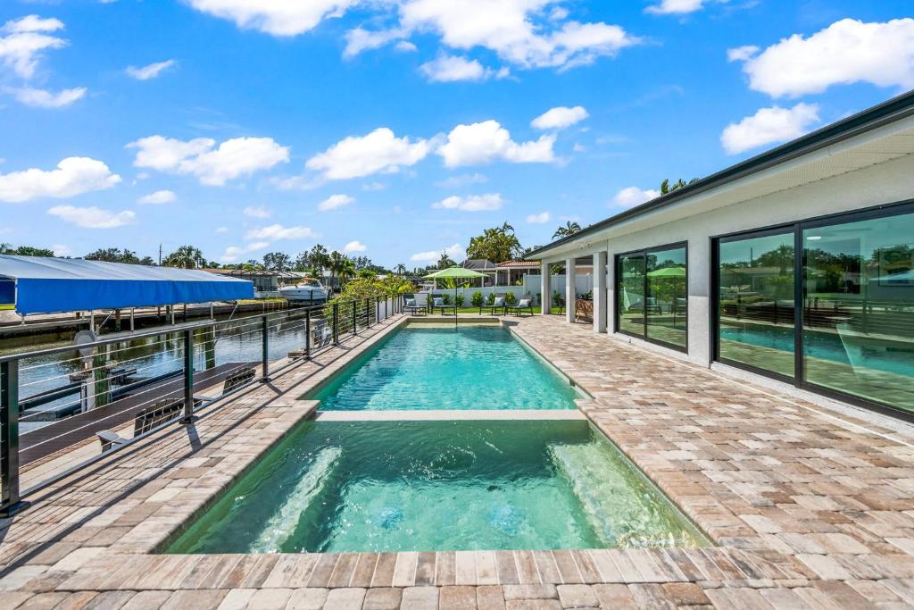 Coral Shores image