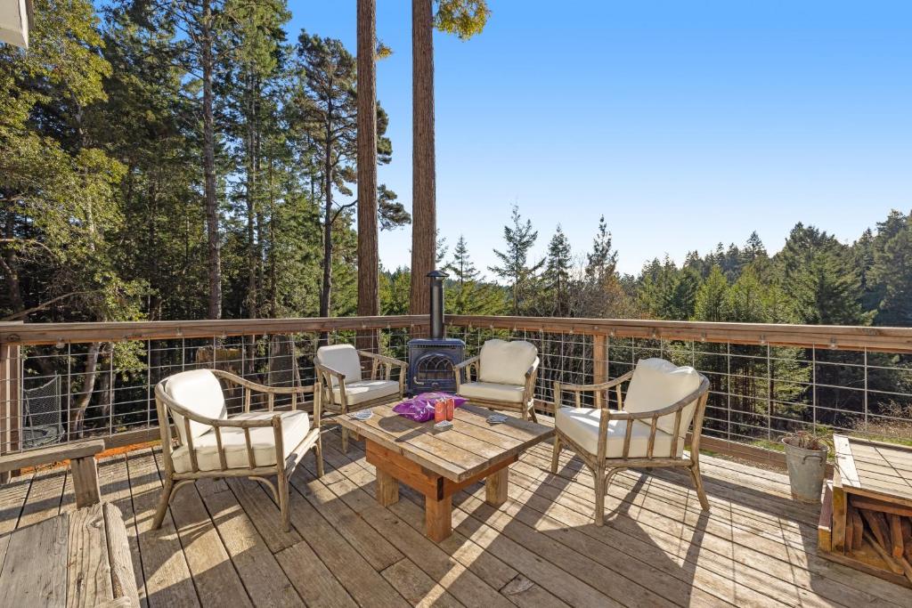 Mendocino Redwood Retreat - Sunrise Cottage photo 2