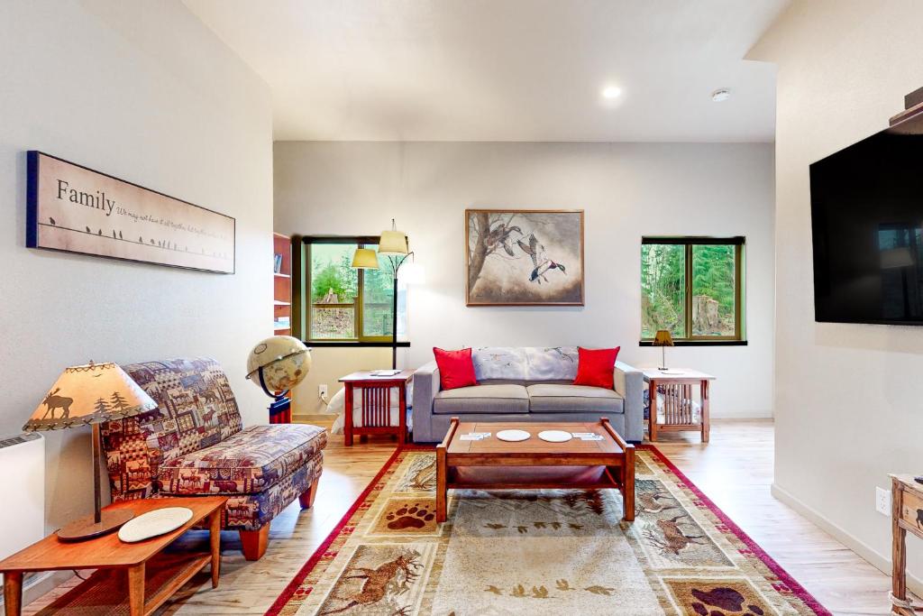 Hemlock Hideaway photo 1