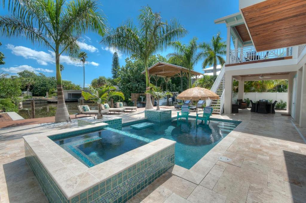 Aqua Cove image