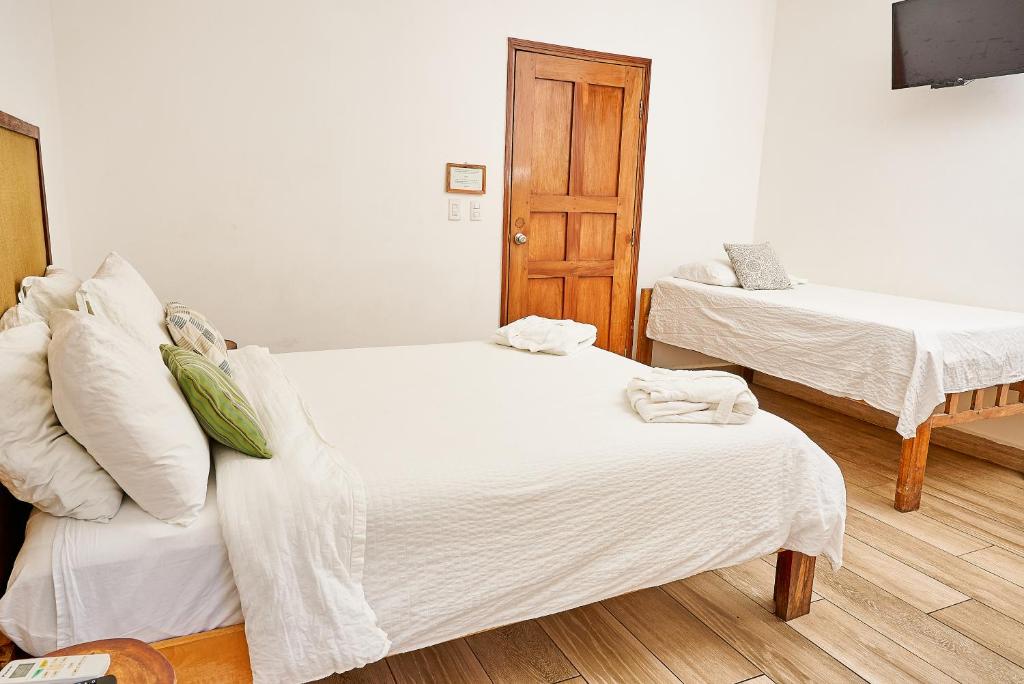 Aaki Hotel photo 2