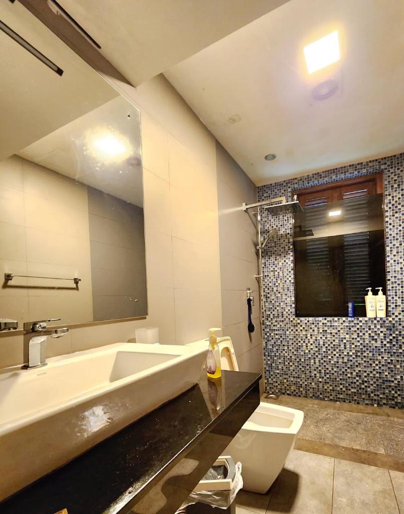 Cozy luxury room with balcony view ! photo 3