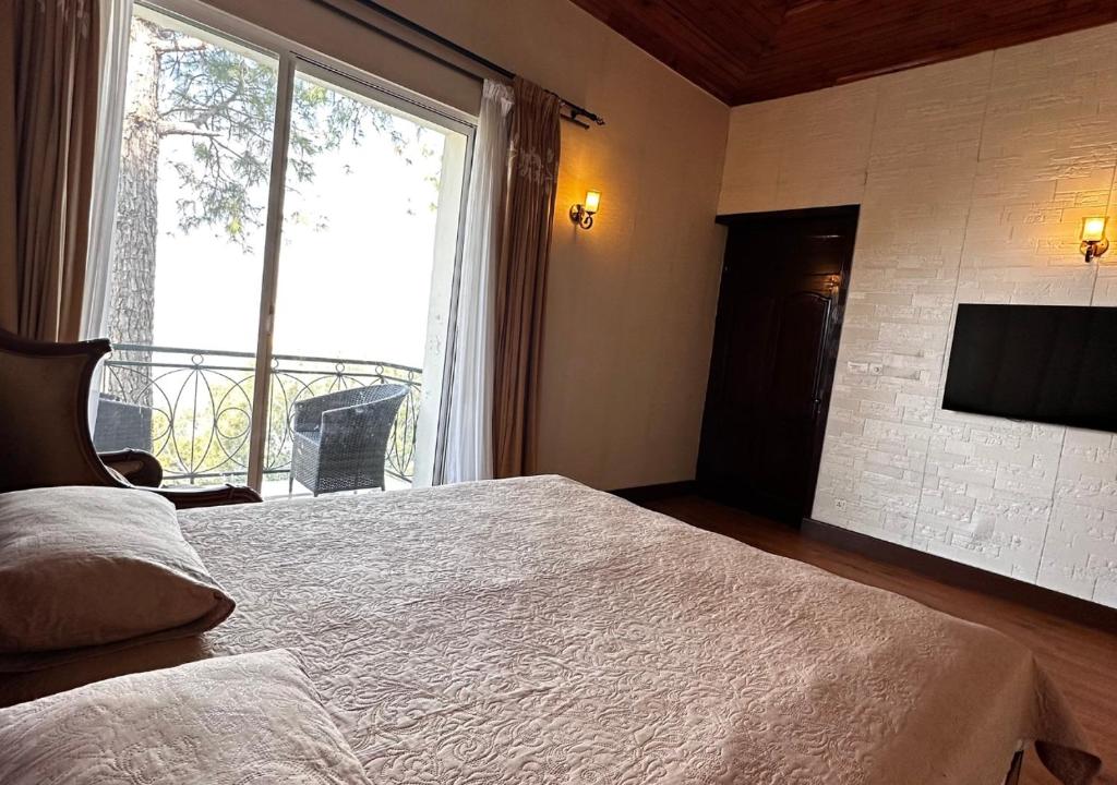 PINETOP RESORT photo 1