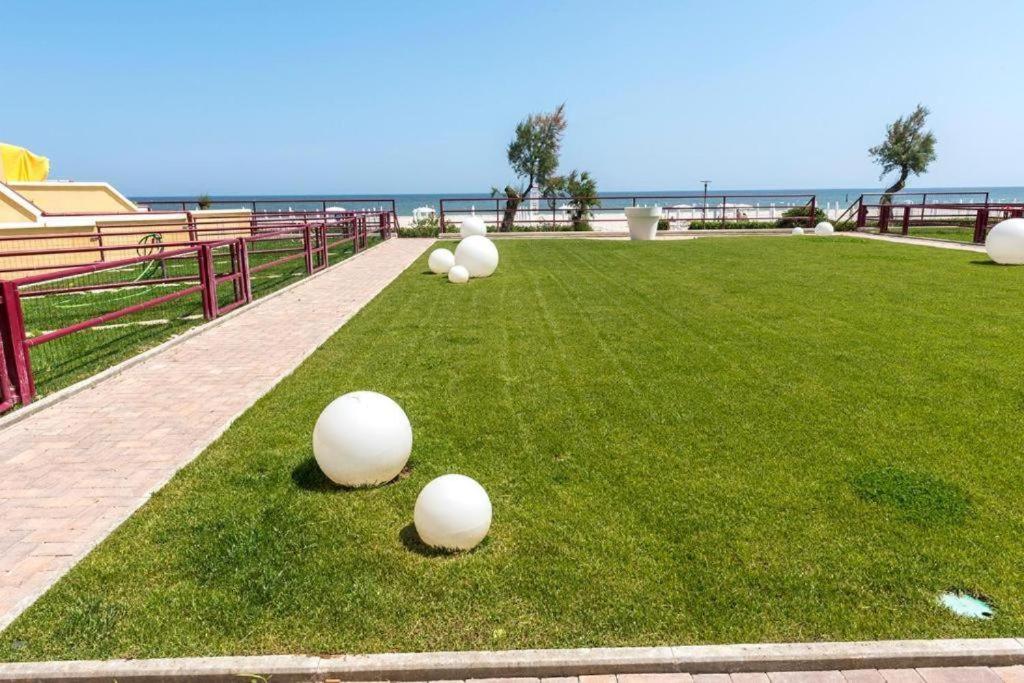 SE031 - Senigallia, bilocale fronte mare al residence Piramidi photo 1
