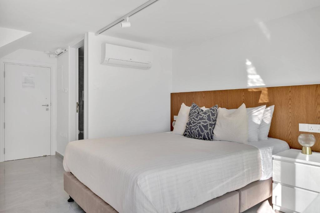 Phaedrus Living Alkminis Seaview Suites Pantai photo 1