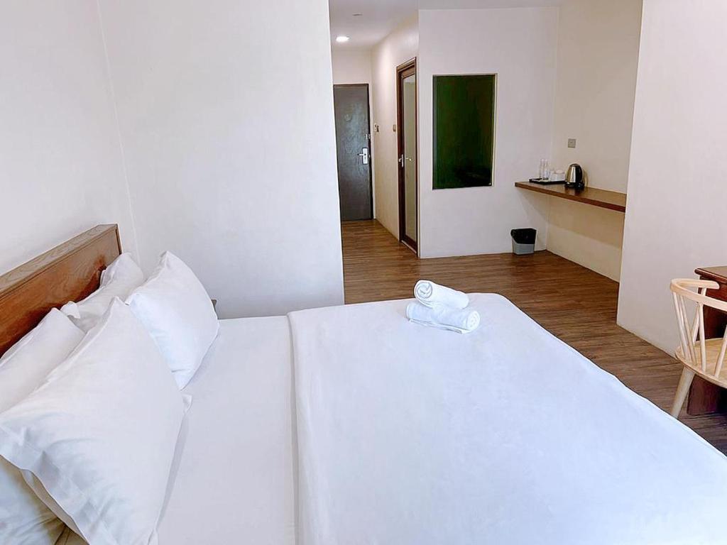 Desa View Hotel - Tap to explore photos