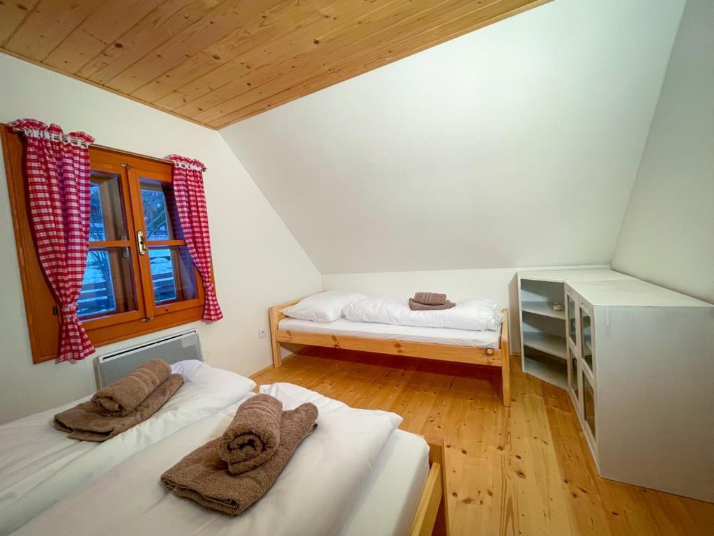 Traditional Deer Cabin with Barrel Sauna photo 3