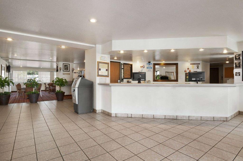 Super 8 by Wyndham Austin North/University Area photo 1