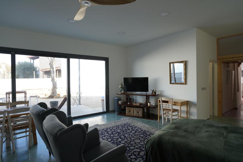 Extra Large Studio with Courtyard photo 2