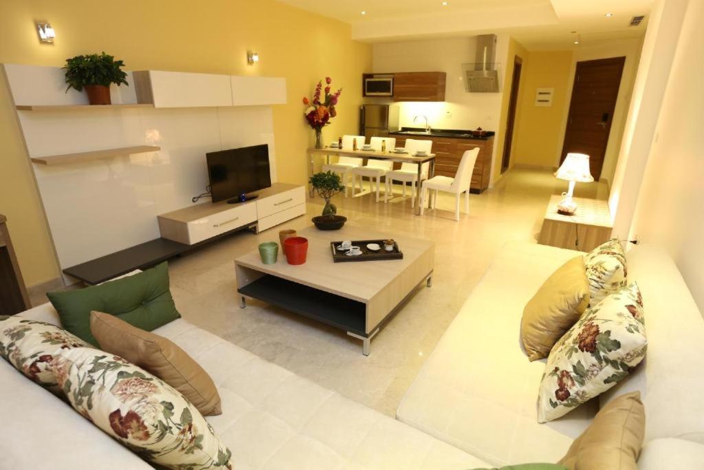 Delora Hotel and Suites photo 1
