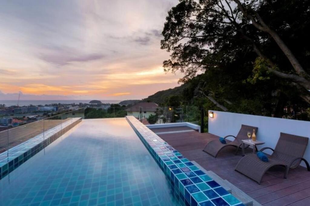 Beautiful Seaview 2BR Penthouse with Private Rooftop Pool photo 1